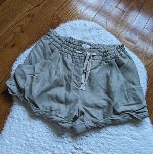 Aritzia Wilfred linen blend shorts 2